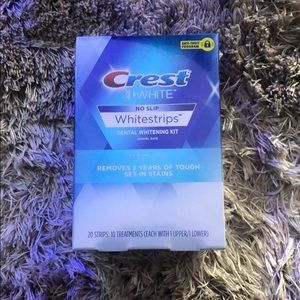 Crest 3D Whitestrips whitening kit